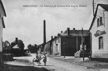 cartes-postales-photos-La-Fabrique-de-Bouton-et-la-Rue-de-Domart-BERNAVILLE